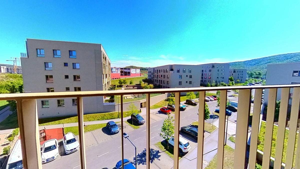 Prenájom moderného 3-izbového bytu s balkónom v projekte Bory — foto 7