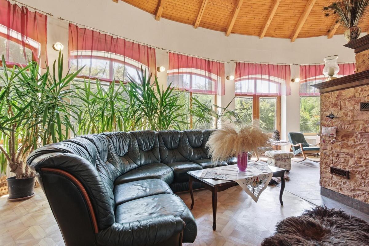 SÚKROMNÝ REZORT 40 MIN OD BRATISLAVY | 550 m² DOM + 5 100 m² POZEMOK + BAZÉN + WELLNESS — foto 18