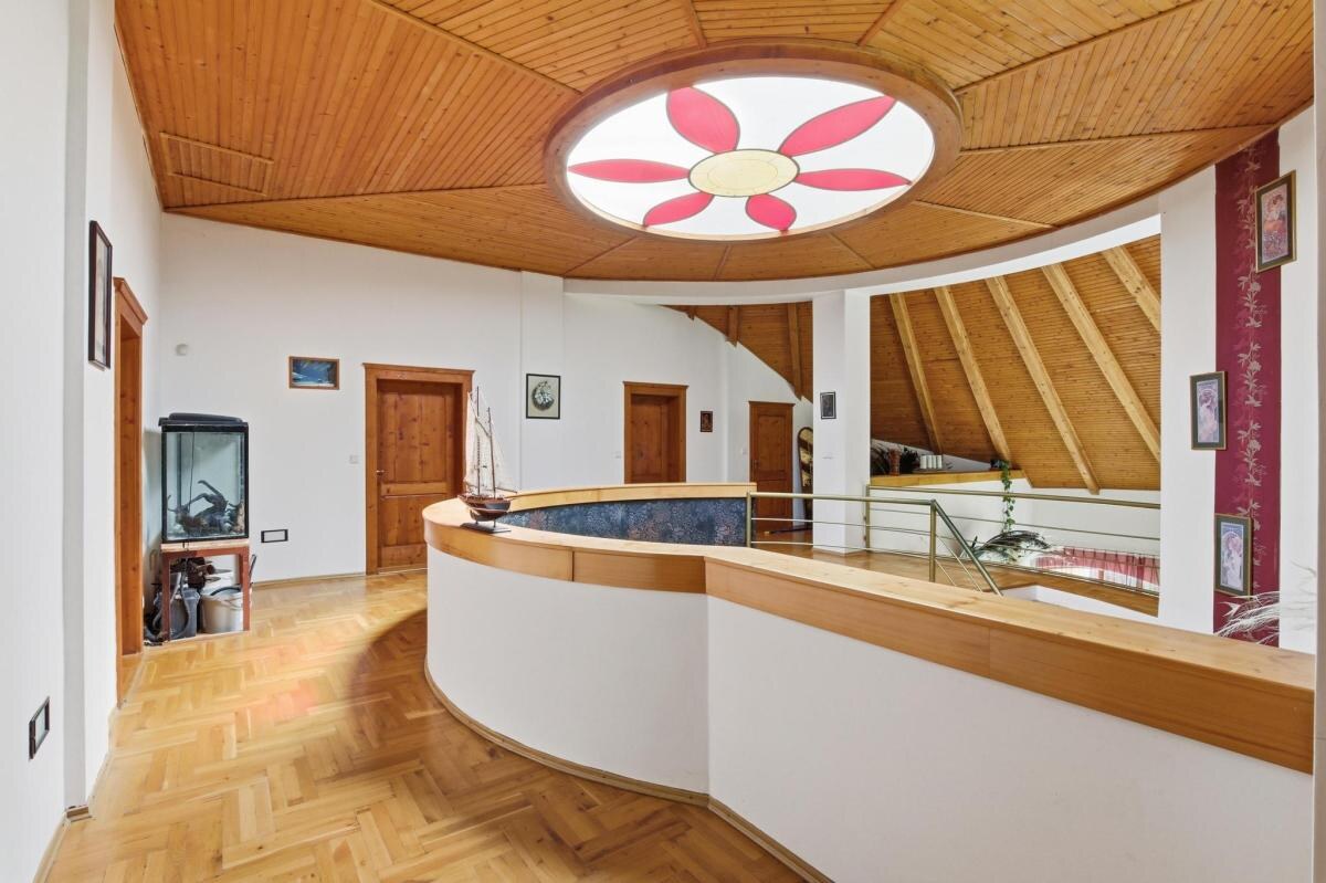 SÚKROMNÝ REZORT 40 MIN OD BRATISLAVY | 550 m² DOM + 5 100 m² POZEMOK + BAZÉN + WELLNESS — foto 23