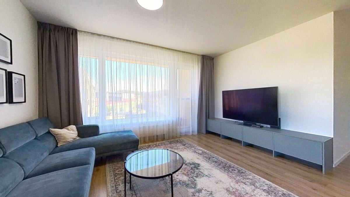 Prenájom moderného 3-izbového bytu s balkónom v projekte Bory — foto 2