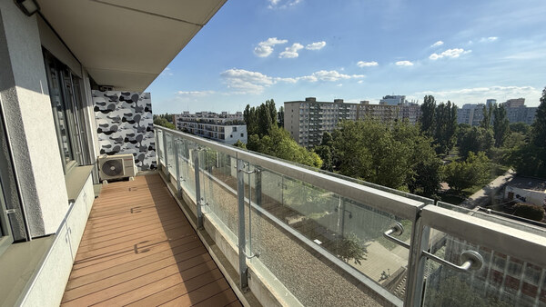 Klimatizovaný 2-izbový byt s balkónom, parkovanie v garáži, OC Retro