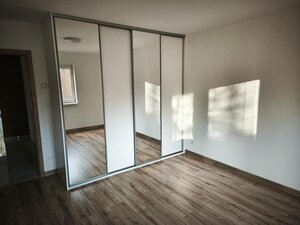 Ponúkame na predaj moderný, samostatne stojaci 3-izbový bungalov-NOVOSTAVBA — foto 3