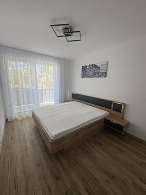 Prenájom výnimočného, nadštandardne zariadeného 2-izbový bytu vo výbornej lokalite v Rovinke — foto 8