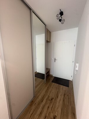 Prenájom výnimočného, nadštandardne zariadeného 2-izbový bytu vo výbornej lokalite v Rovinke — foto 11