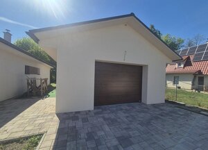 Moderný bungalov v pokojnej lokalite s veľkým pozemkom — foto 3
