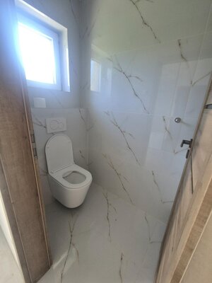Moderný bungalov v pokojnej lokalite s veľkým pozemkom — foto 7
