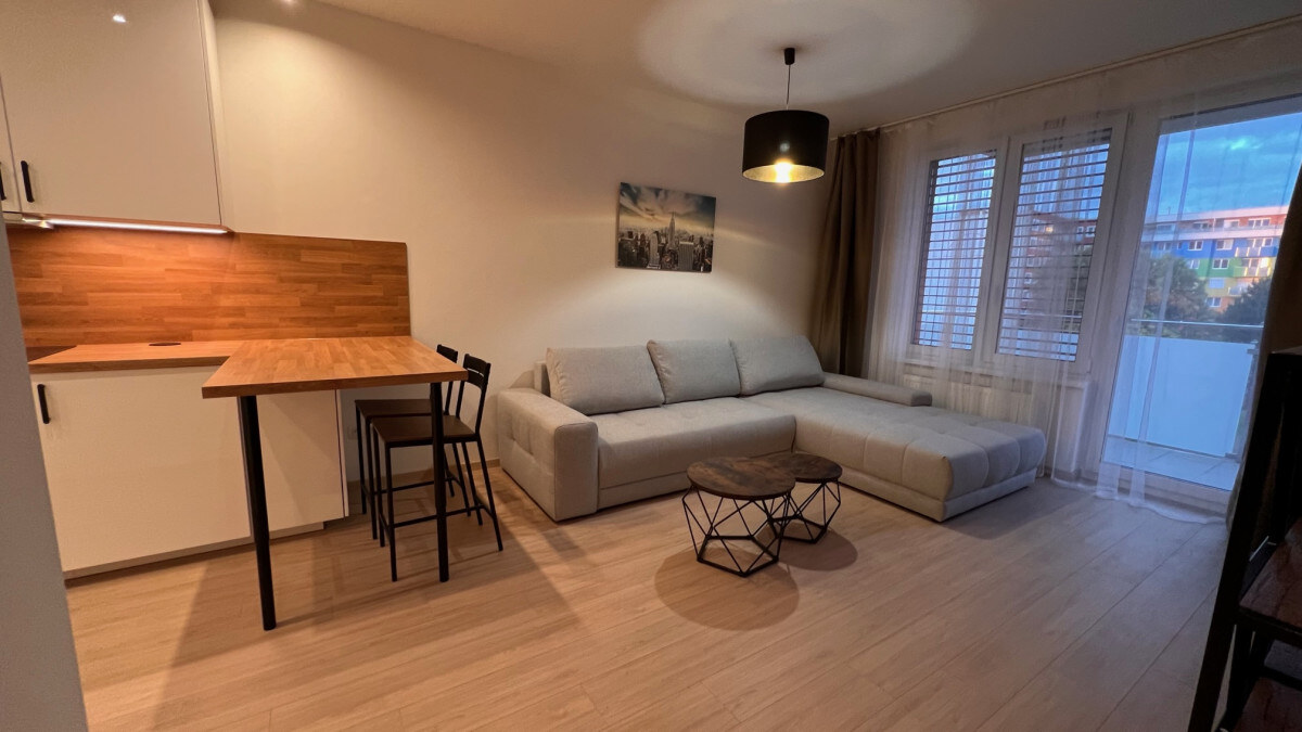 Na prenájom klimatizovaný 2i byt s balkónom, parkovanie — foto 2