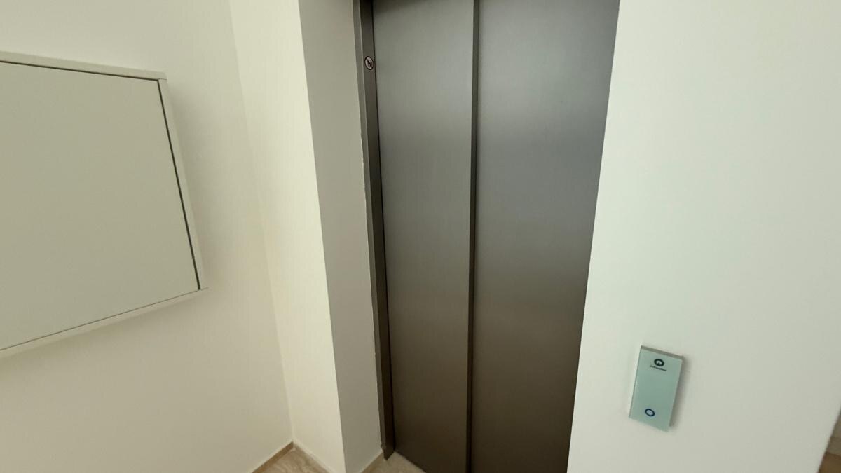 Nadštandardný klimatizovaný 5i byt 160 m2 + záhrada 100 m2, Holubyho ul. — foto 10