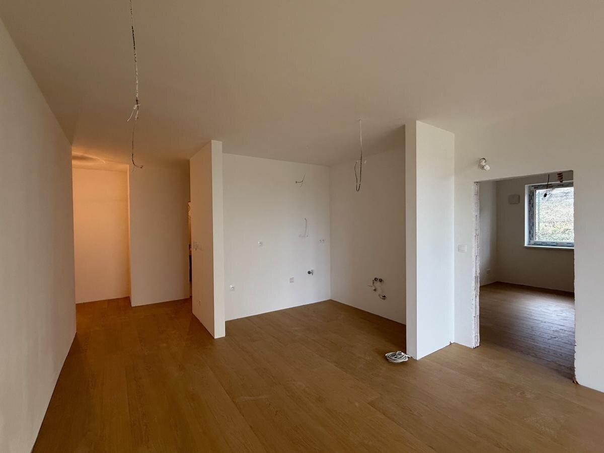 Skolaudované - 4 izb. byt s veľkou predzáhradkou - Winehills — foto 12