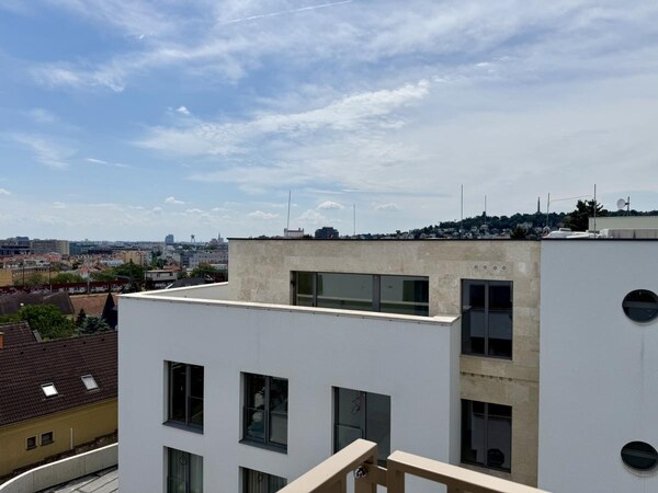 Slnečný 4 izb. byt s výhľadom na Bratislavský hrad a Slavín