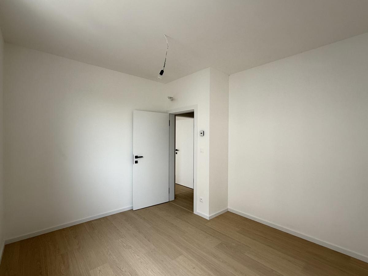 Skolaudované - krásny 3 izb. byt s veľkým balkónom v lukratívnej lokalite — foto 13