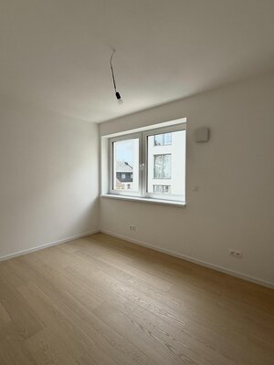 Skolaudované - krásny 3 izb. byt s veľkým balkónom v lukratívnej lokalite — foto 11
