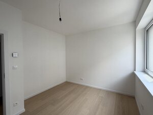 Skolaudované - krásny 3 izb. byt s veľkým balkónom v lukratívnej lokalite — foto 12