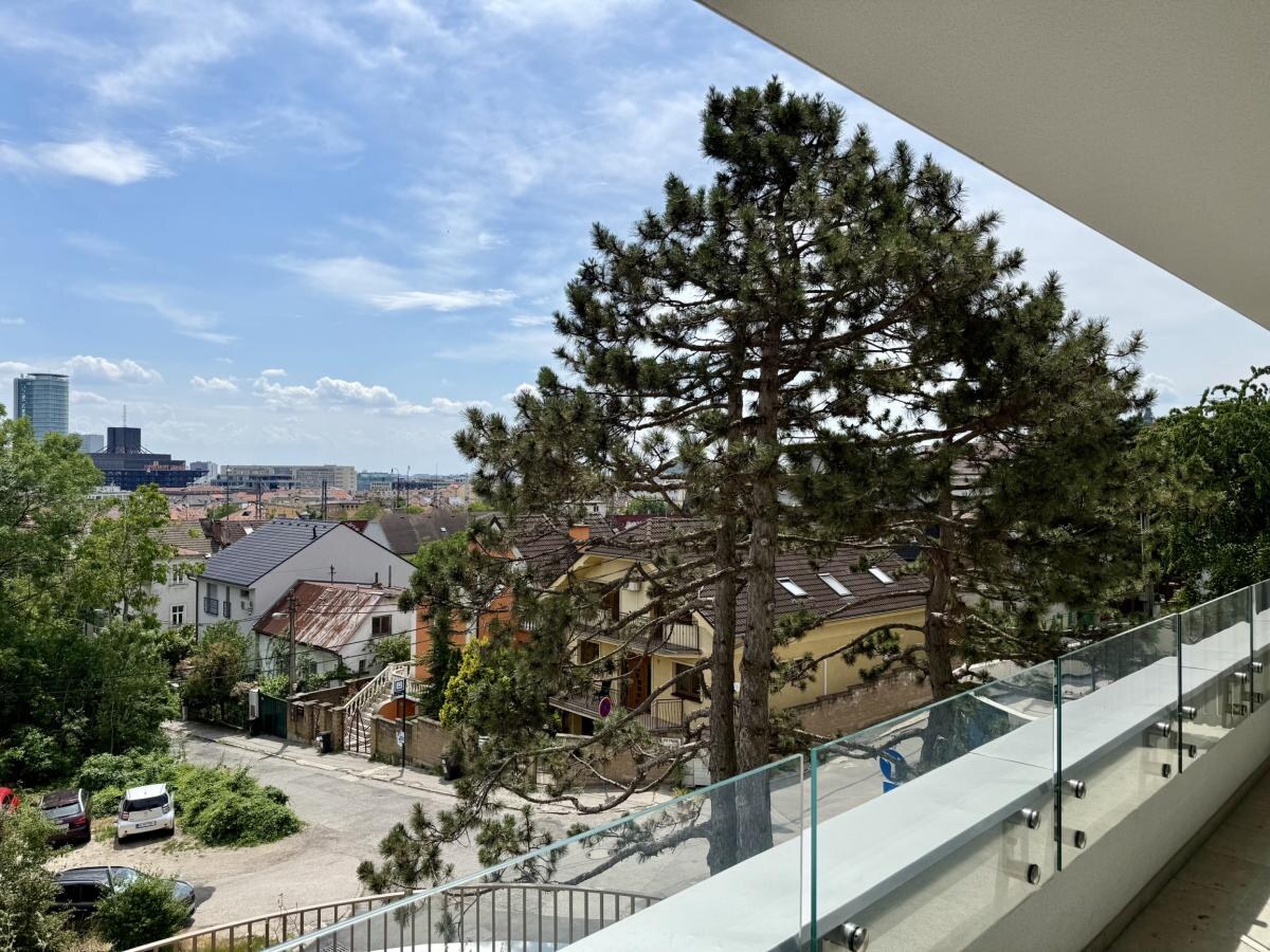 Winehills - 2 izb. byt s veľkým balkónom a krásnym výhľadom na Bratislavu — foto 13