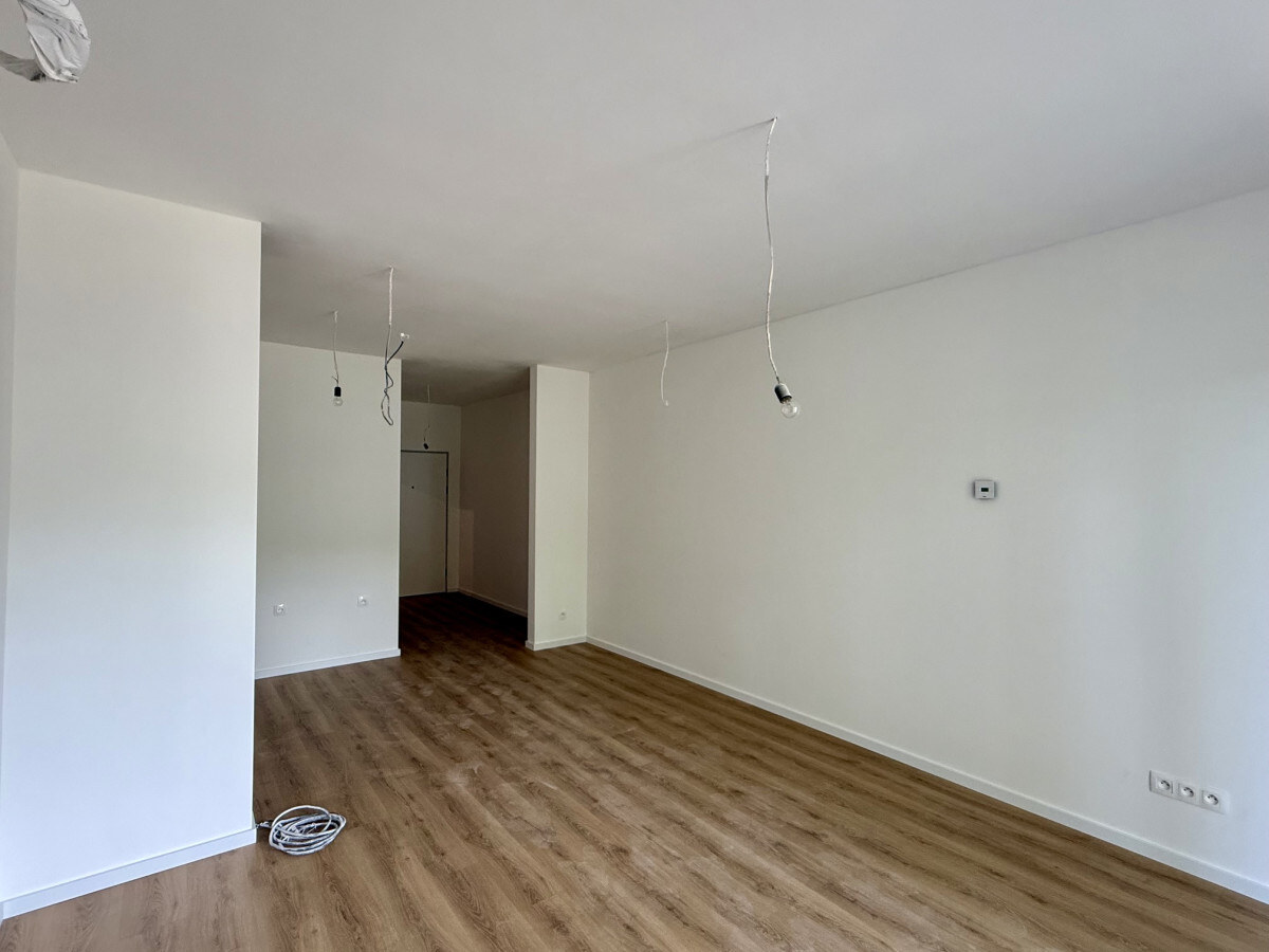 Skolaudované - praktický 1 izb.byt s balkónom v top lokalite — foto 5