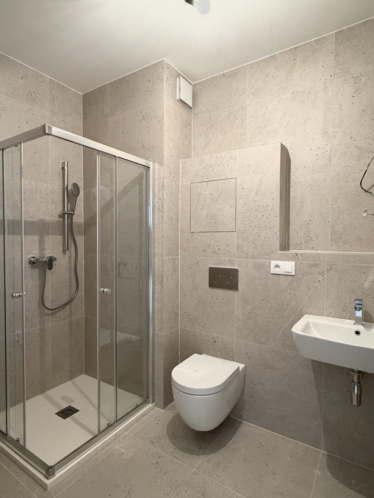 Skolaudované - praktický 1 izb.byt s balkónom v top lokalite — foto 7