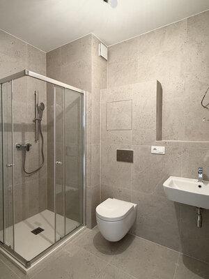 Skolaudované - praktický 1 izb.byt s balkónom v top lokalite — foto 7