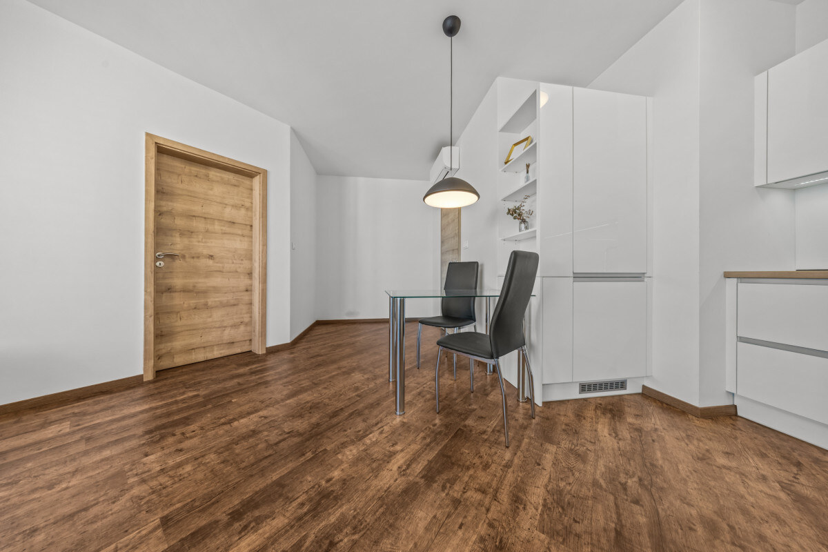 Klimatizovaný 2i byt s balkónom, novostavba 2019, parkovacie miesto — foto 7