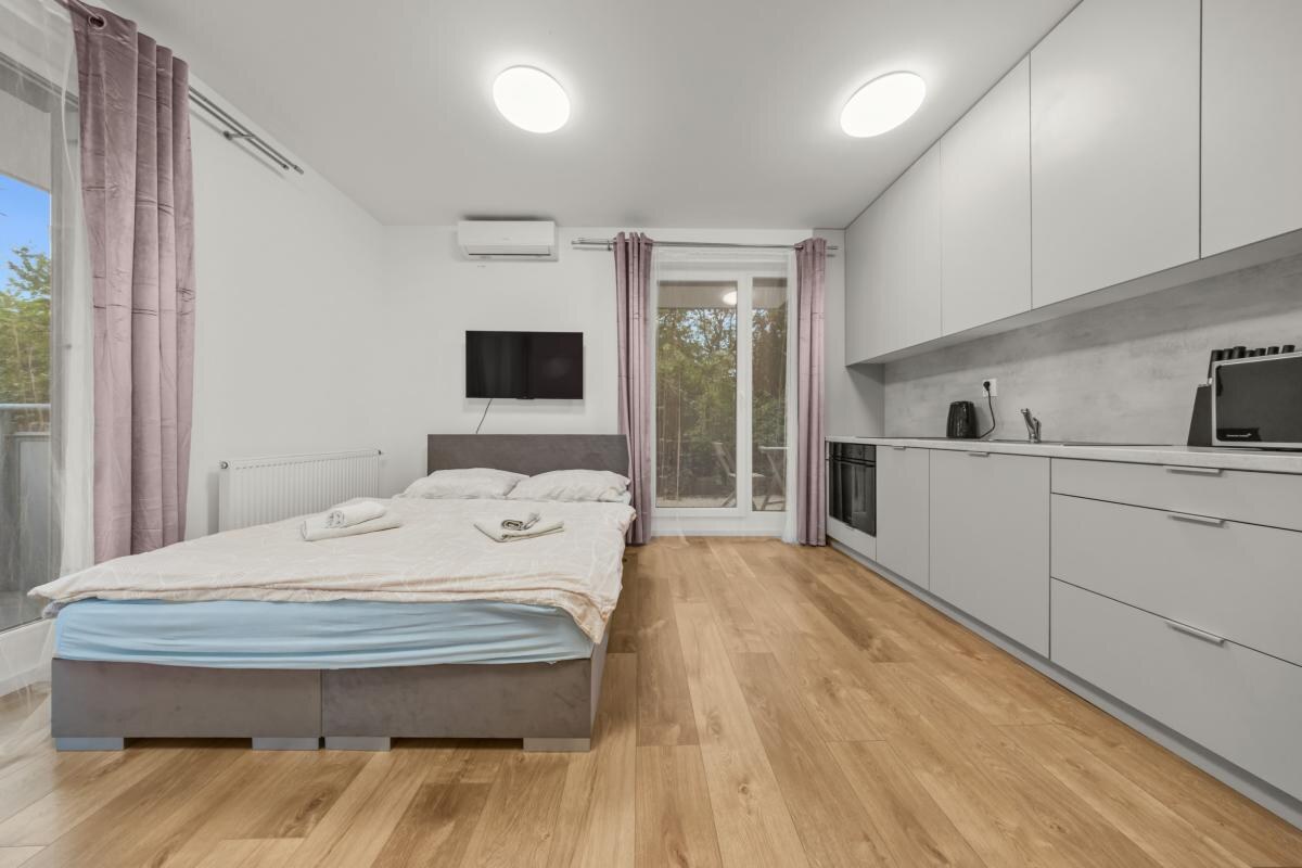 Klimatizovaný 1i byt s balkónom, novostavba 2022, predzáhradka, parkovacie miesto — foto 9