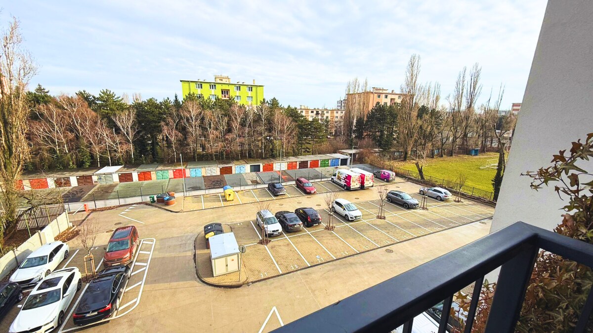 1-izbový byt s terasou v projekte VERDENA, r. 2025, zariadený v štandarde — foto 6