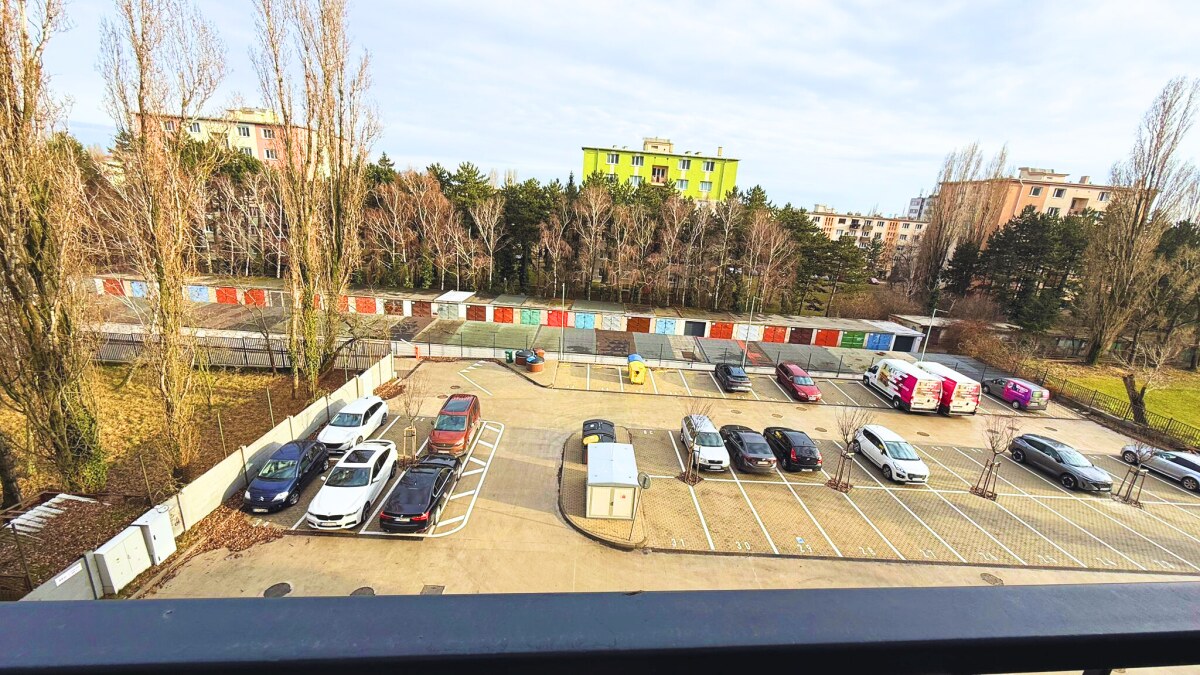 1-izbový byt s terasou v projekte VERDENA, r. 2025, zariadený v štandarde — foto 8