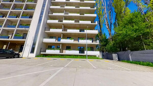 1-izbový byt s terasou v projekte VERDENA, r. 2025, zariadený v štandarde — foto 3