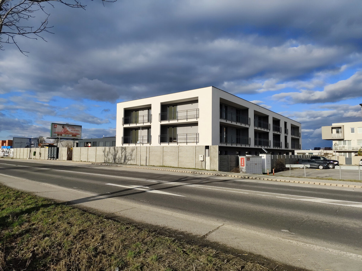 Klimatizovaný 3i byt v novostavbe z r. 2026, terasa 24 m2, 1 x parkovanie — foto 3