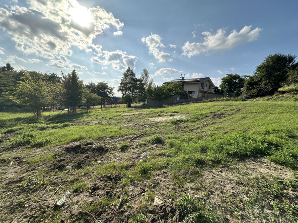 Slnečný stavebný pozemok na úpätí Malých Karpát, Marianka
