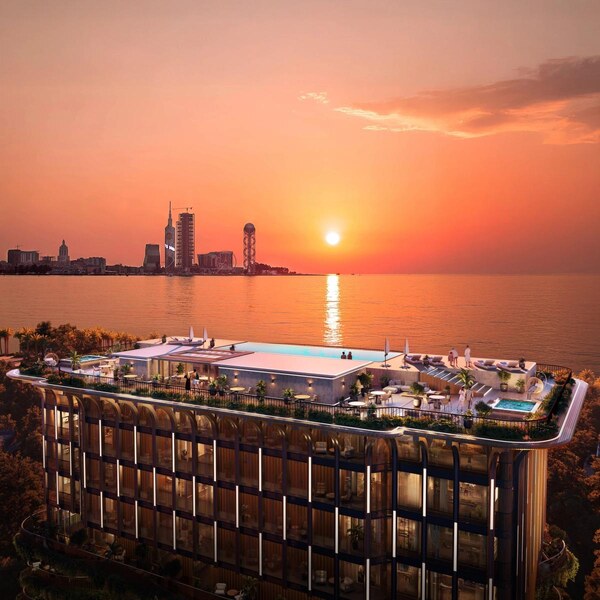 Luxusný apartmán s výhľadom na more v exkluzívnom hoteli v meste Batumi, bazén na streche hotela