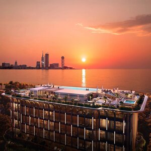 Luxusný apartmán s výhľadom na more v exkluzívnom hoteli v meste Batumi, bazén na streche hotela — foto 1