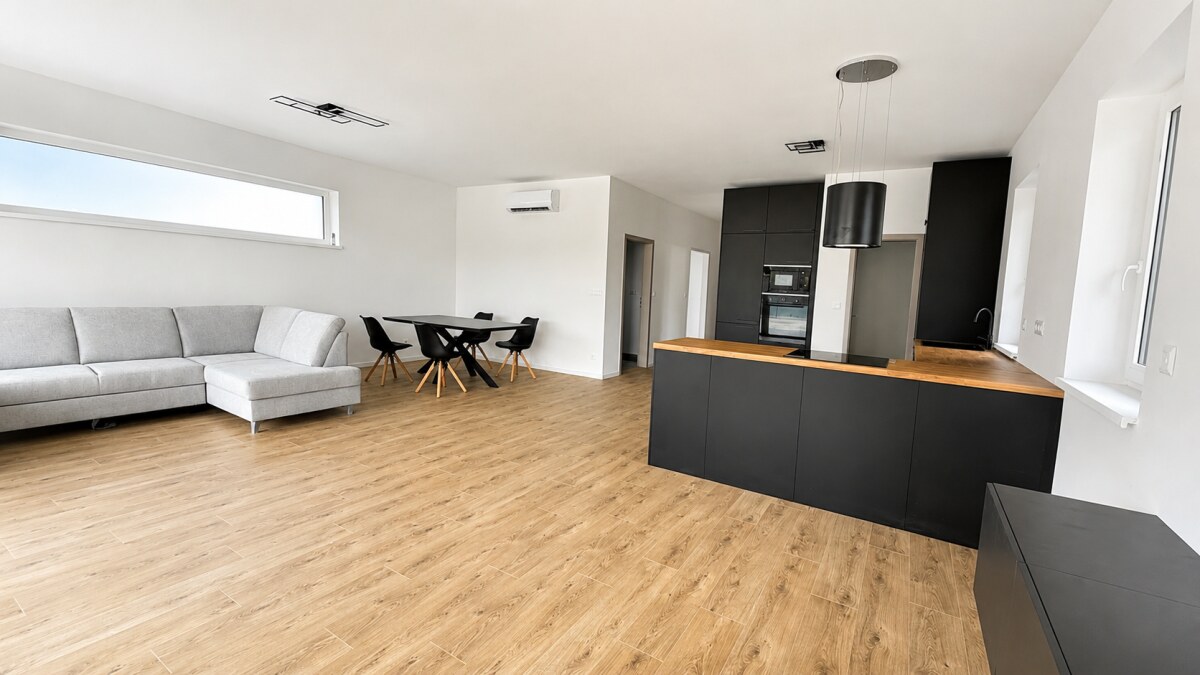 Moderný 5-izbový rodinný dom so záhradou a terasou, Orechová Potôň — foto 2