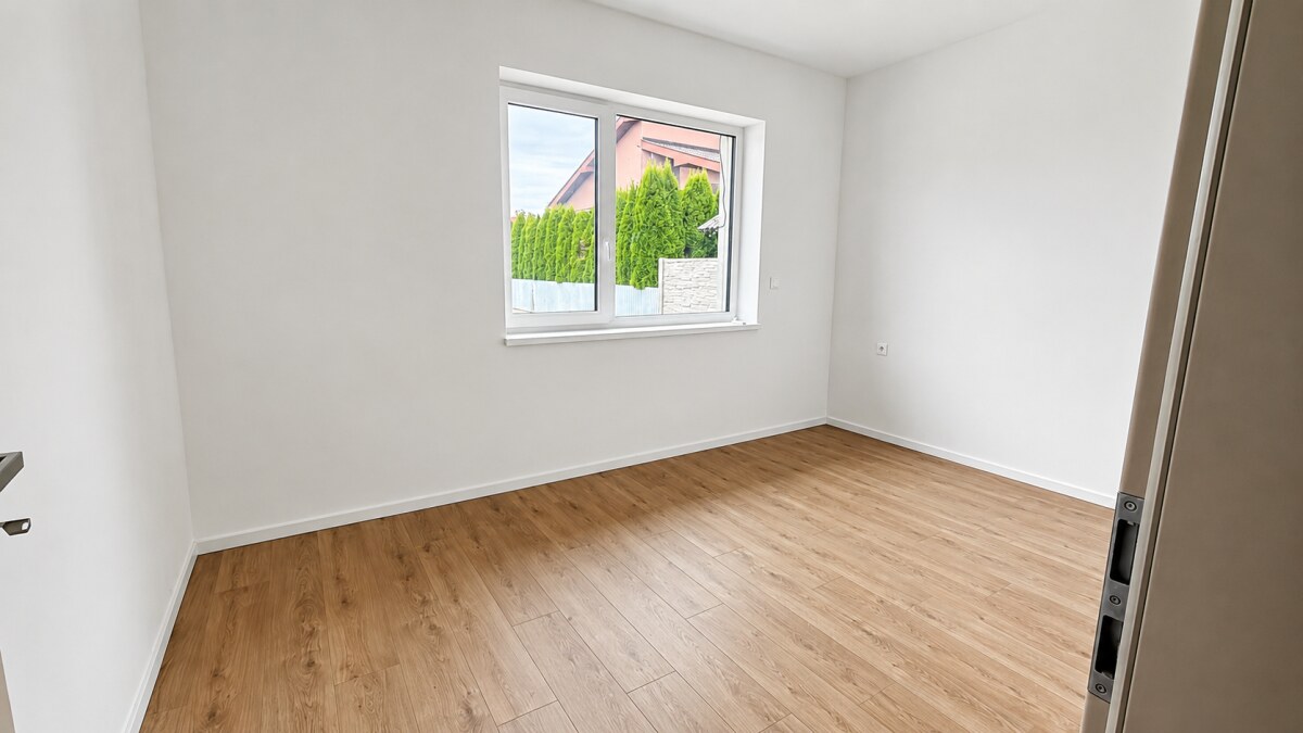 Moderný 5-izbový rodinný dom so záhradou a terasou, Orechová Potôň — foto 12
