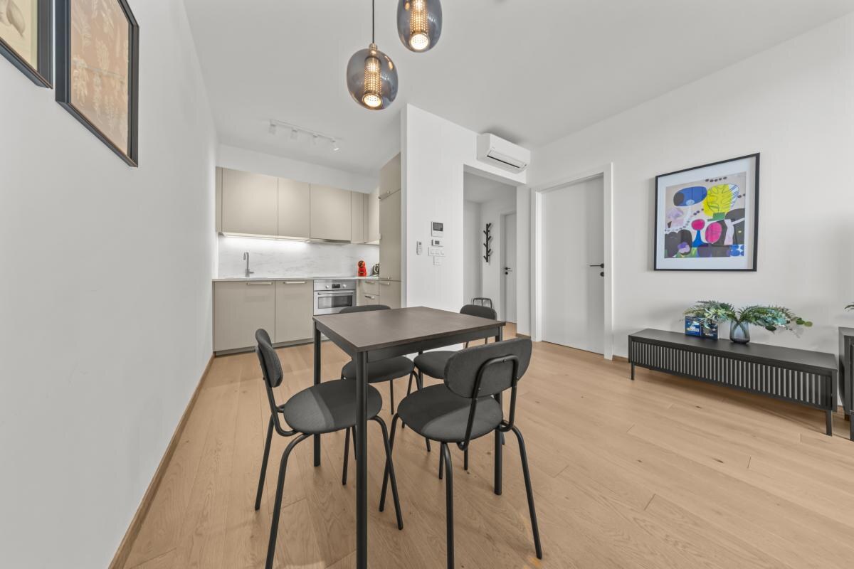 Klimatizovaný 2 izbový byt s terasou v Eurovea Tower, 1x parkovanie — foto 14