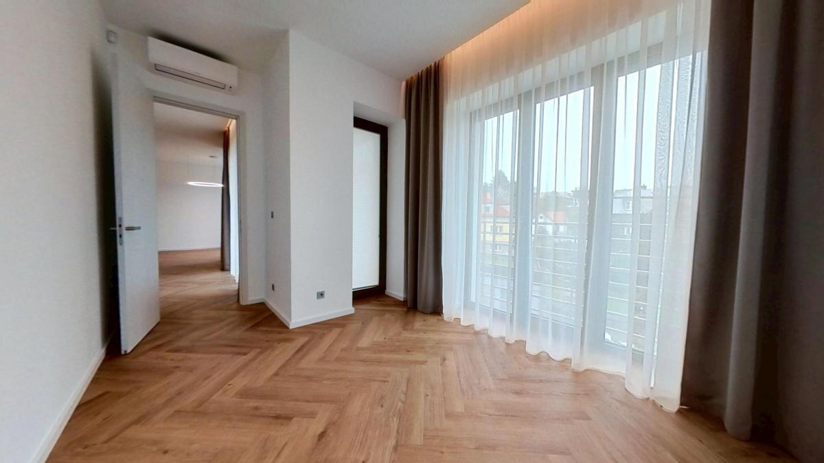 Nadštandardný klimatizovaný 5i byt 160 m2 + záhrada 100 m2, Holubyho ul. — foto 16