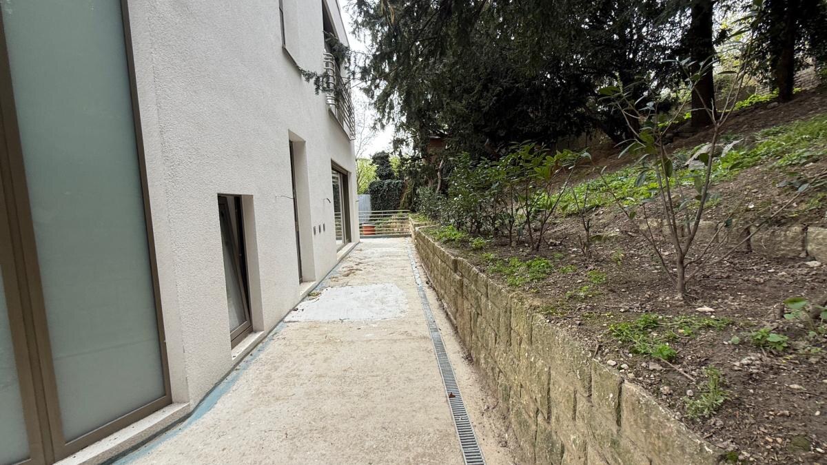 Nadštandardný klimatizovaný 5i byt 160 m2 + záhrada 100 m2, Holubyho ul. — foto 21