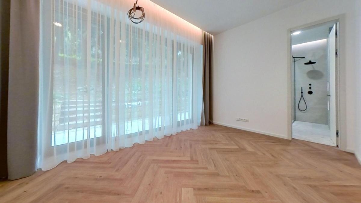 Nadštandardný klimatizovaný 5i byt 160 m2 + záhrada 100 m2, Holubyho ul. — foto 33