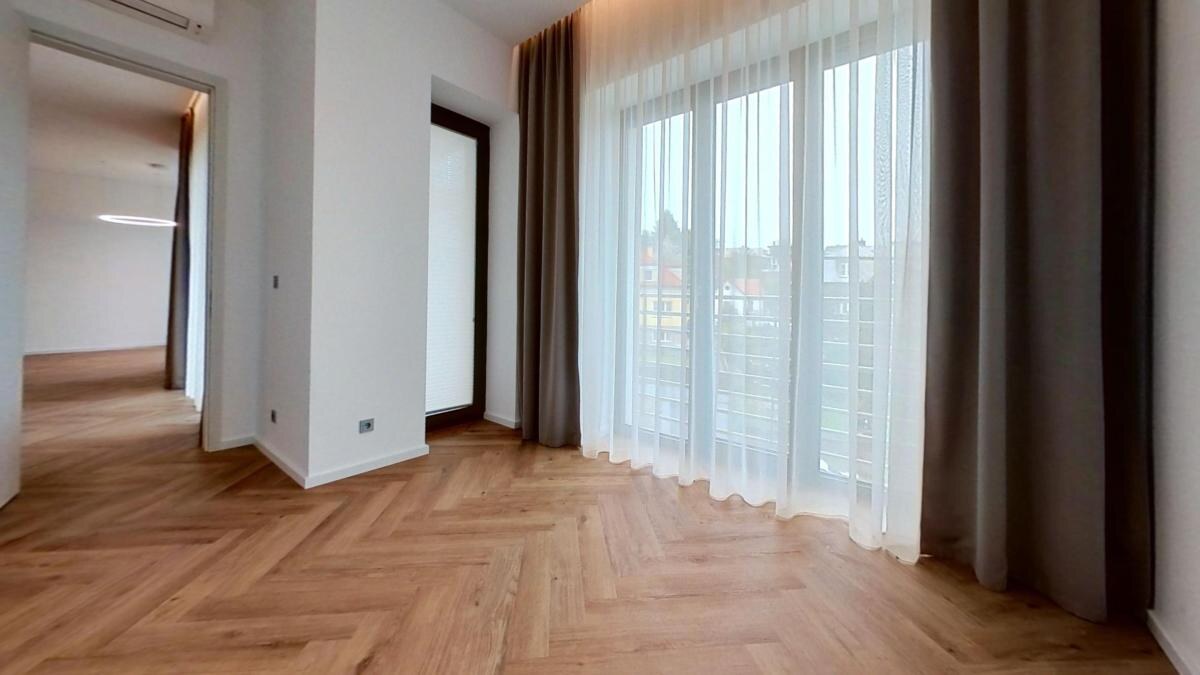 Nadštandardný klimatizovaný 5i byt 160 m2 + záhrada 100 m2, Holubyho ul. — foto 35