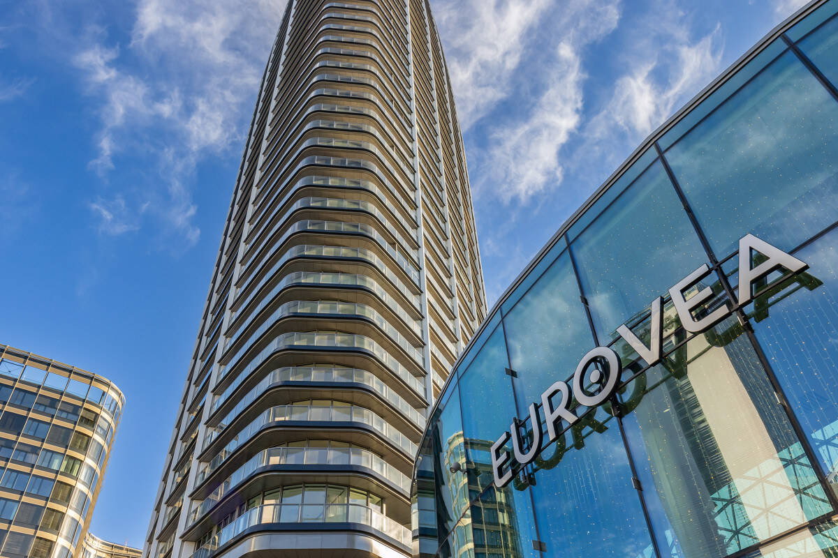 Klimatizovaný 2 izbový byt s terasou v Eurovea Tower, 1x parkovanie — foto 3