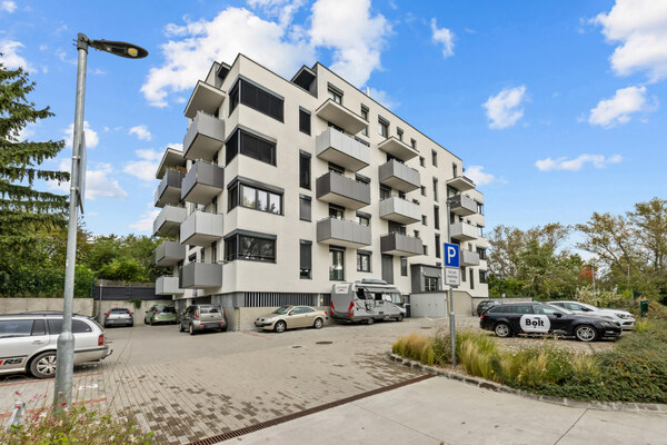 Klimatizovaný 1i byt s balkónom, novostavba 2022, predzáhradka, parkovacie miesto