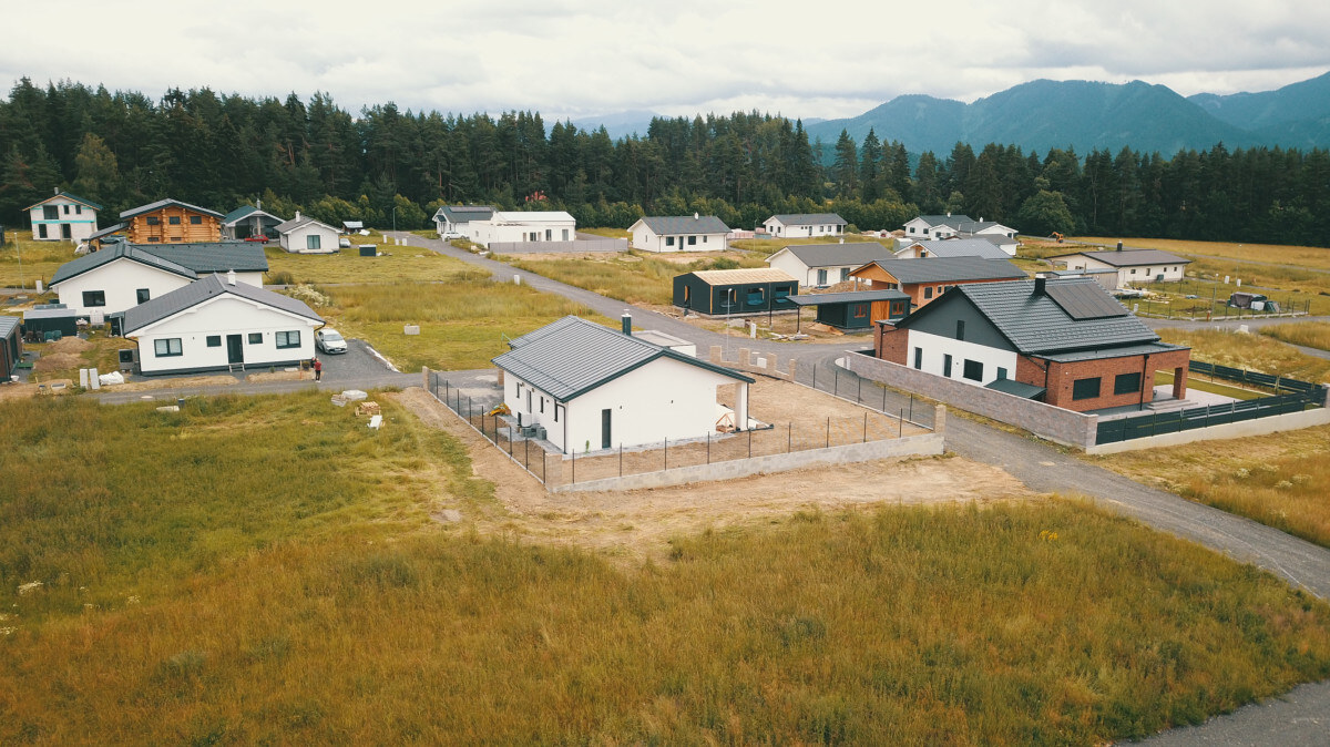 Ponuka na predaj stavebného pozemku 626m2 v obci Jamník s výhľadom na Vysoké a Nízke Tatry — foto 3