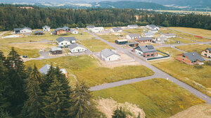 Ponuka na predaj stavebného pozemku 626m2 v obci Jamník s výhľadom na Vysoké a Nízke Tatry — foto 1