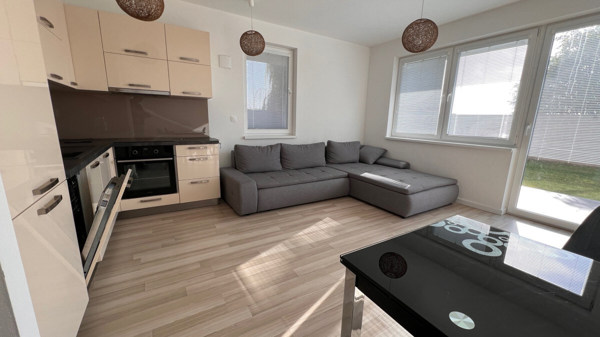 Zariadený 2i byt so záhradou 198m2, novostavba 2016, 1x parkovanie — foto 6