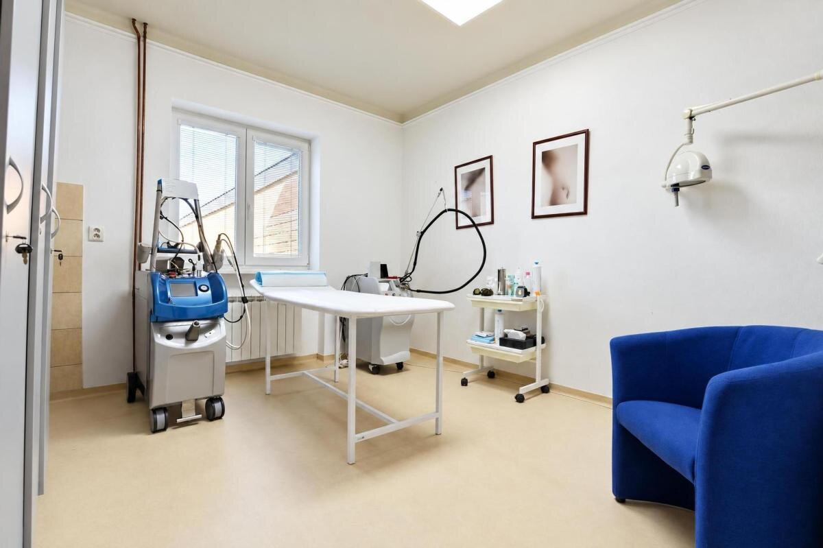 VÝNIMOČNÁ INVESTIČNÁ PRÍLEŽITOSŤ V PIEŠŤANOCH – POLYFUNKČNÁ BUDOVA SO ZABEHNUTOU ZDRAVOTNÍCKOU PREVÁDZKOU — foto 6