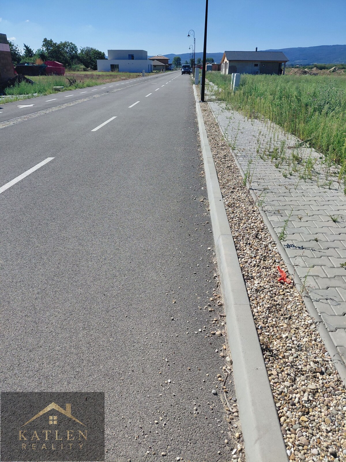Pozemok pre okamžitú výstavbu RD 600m² Chorv.Grob, všetky IS  — foto 2