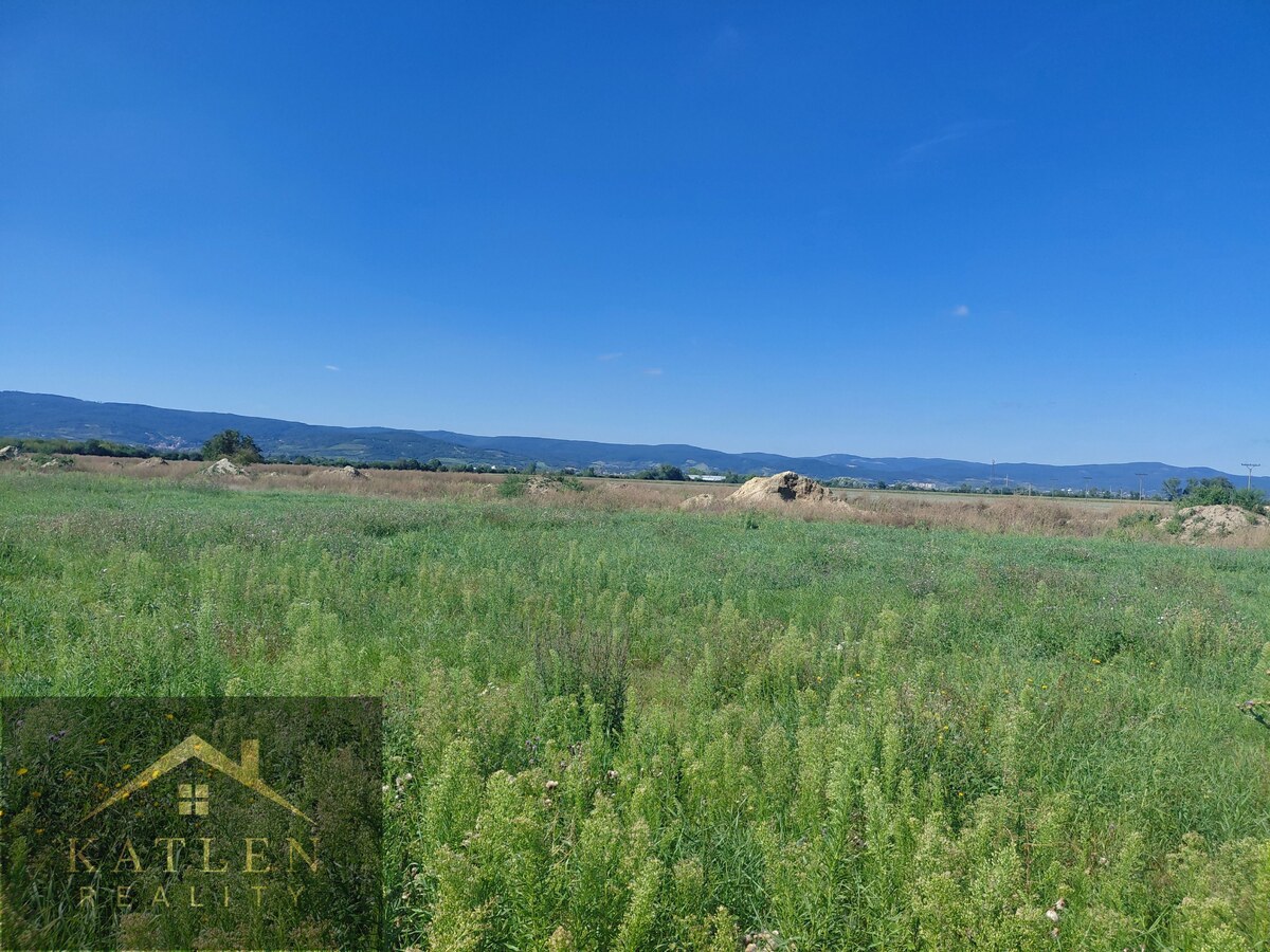 Pozemok pre okamžitú výstavbu RD 600m² Chorv.Grob, všetky IS  — foto 3