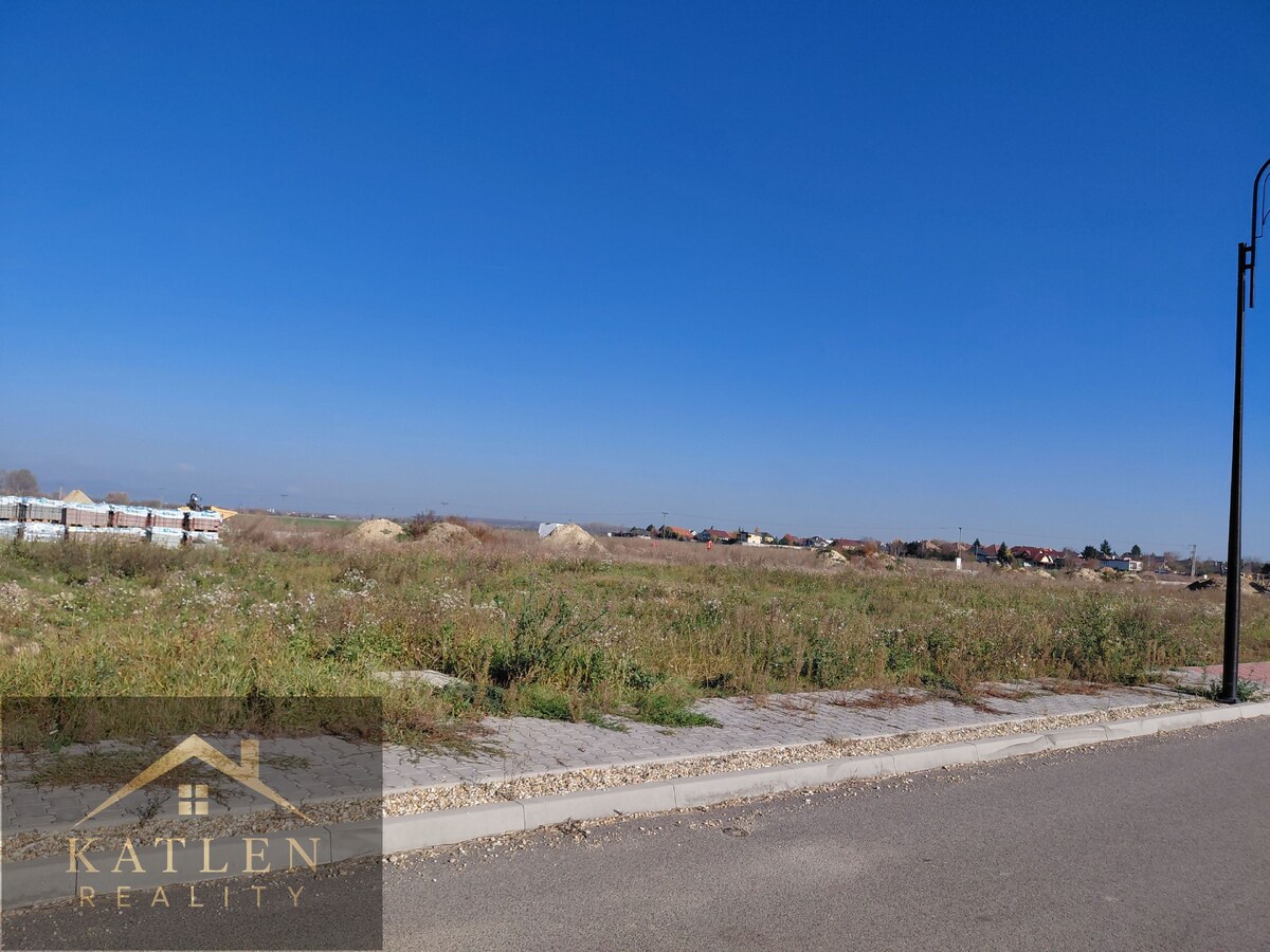 Pozemok pre okamžitú výstavbu RD 600m² Chorv.Grob, všetky IS  — foto 5