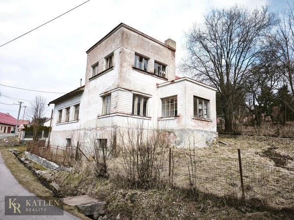 Veľký pozemok 2 338 m² s RD na rekonštrukciu | Kunešov