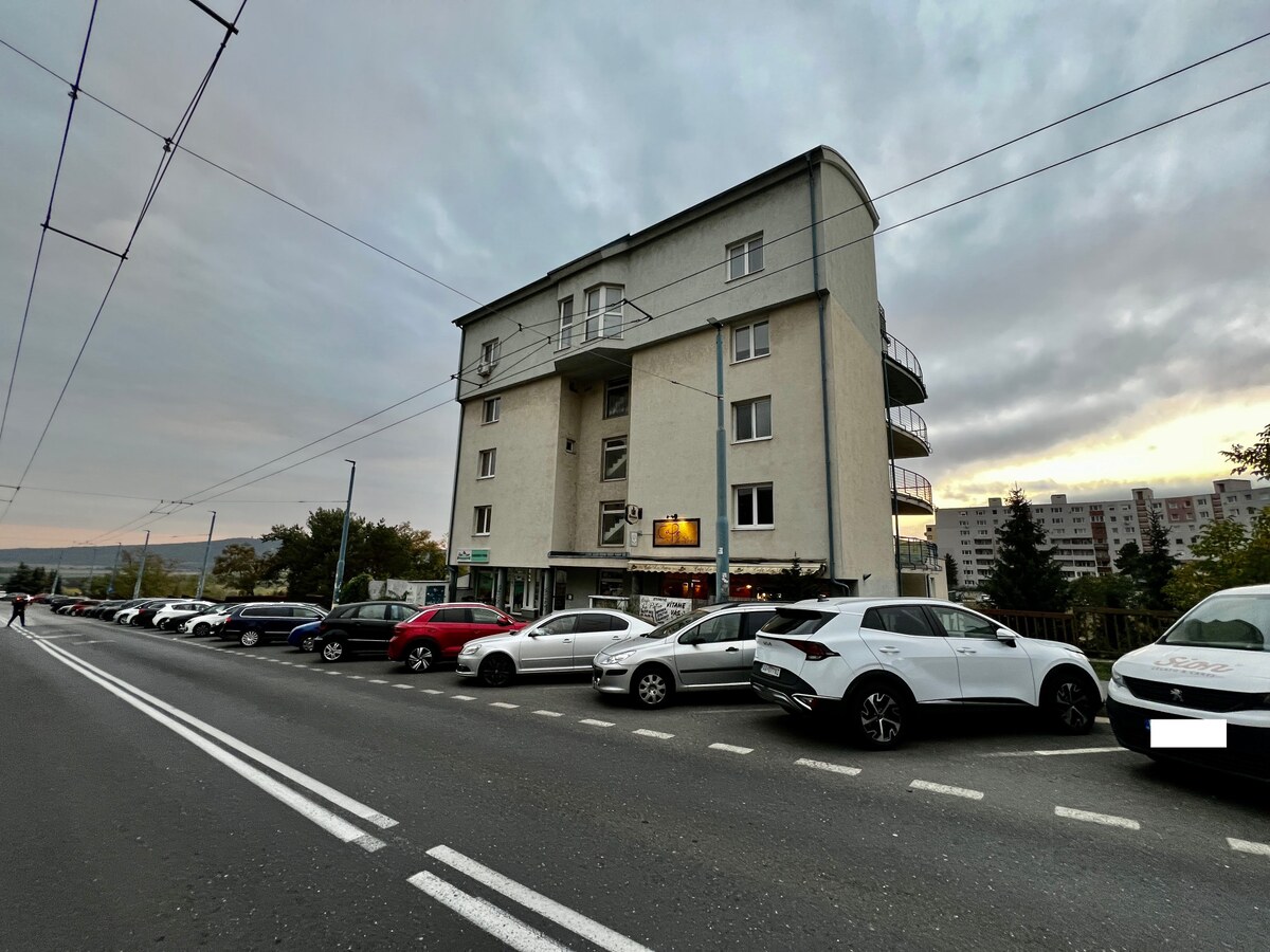 Ponúkame na predaj nebytový priestor na Majerníkovej ulici, Bratislava - Karlova Ves.