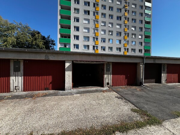 GARÁŽ na predaj v Dúbravke, Hanulova ulica, Bratislava.