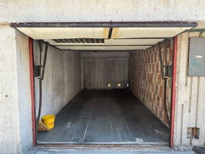 GARÁŽ na predaj v Dúbravke, Hanulova ulica, Bratislava. — foto 4